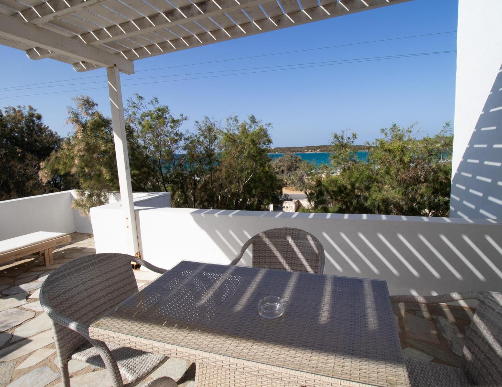 Mika Bungalows Науса Екстериор снимка