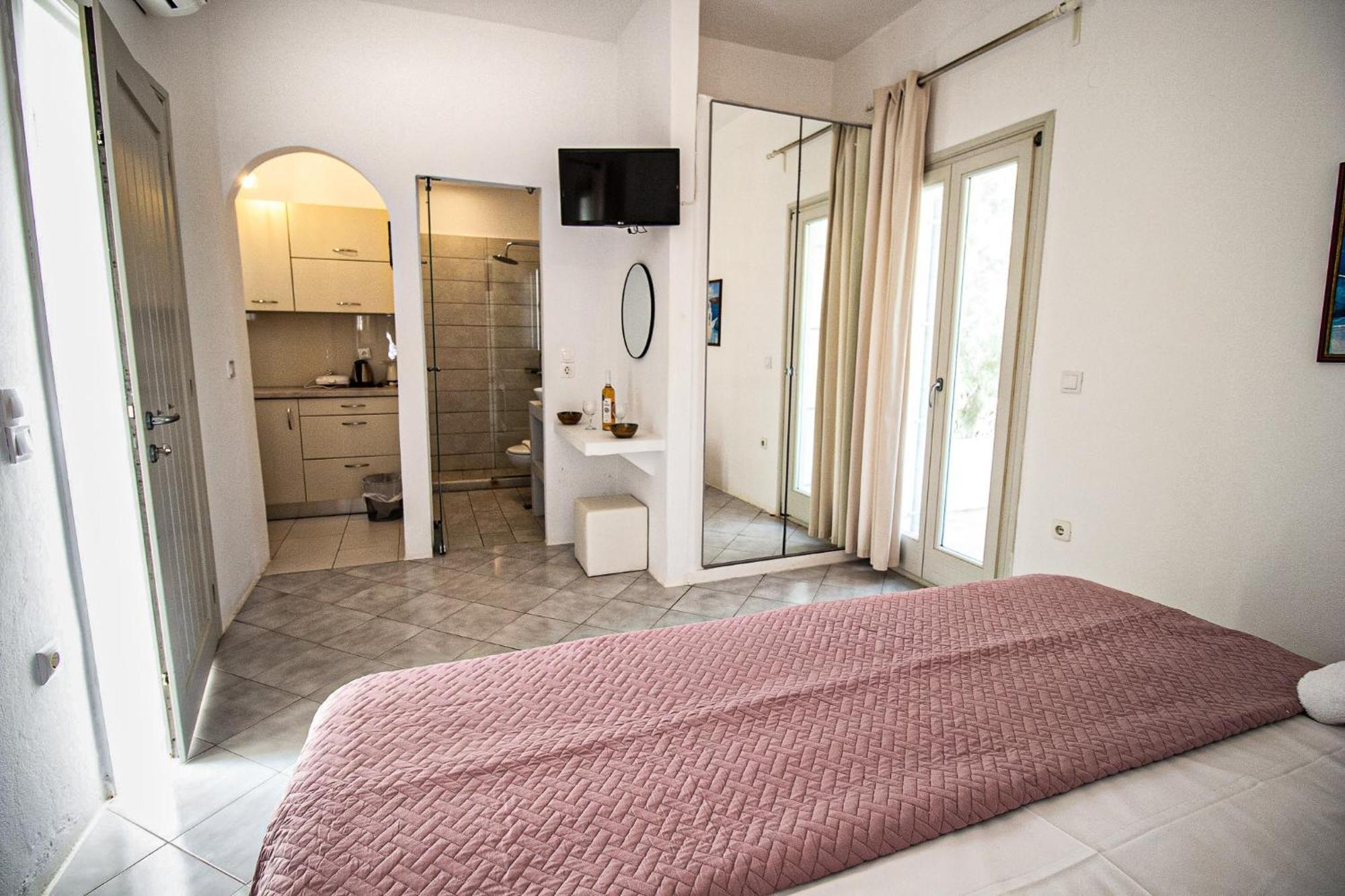 Mika Bungalows Науса Екстериор снимка